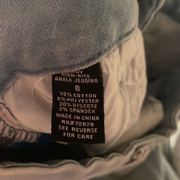 Light Wash High Wasted Ripped Jeans - Picture 2 of 2